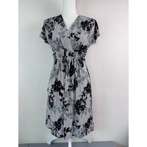 Soma women's medium‎ black and white short sleeve night gown loungewear